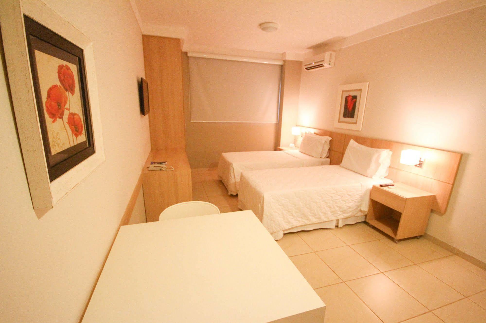 Gales Park Hotel Dourados Kültér fotó
