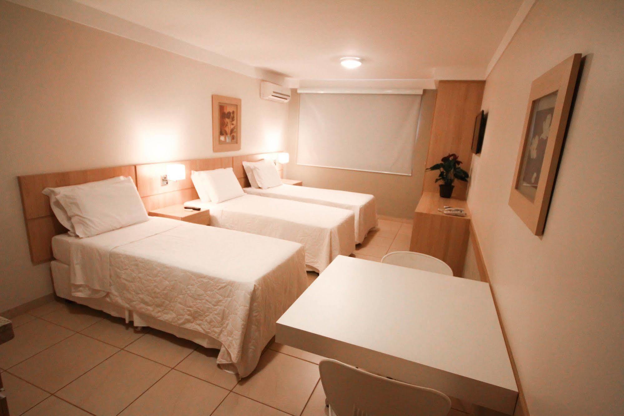 Gales Park Hotel Dourados Kültér fotó