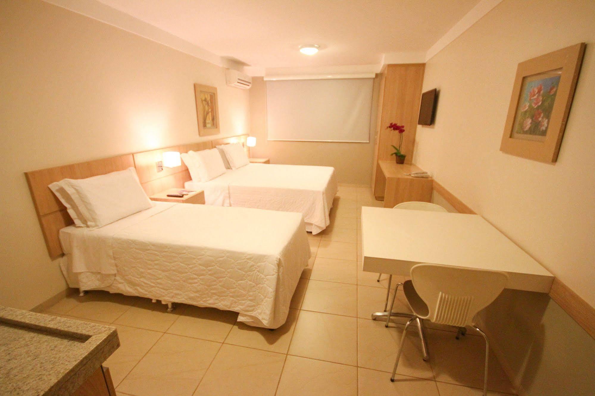 Gales Park Hotel Dourados Kültér fotó