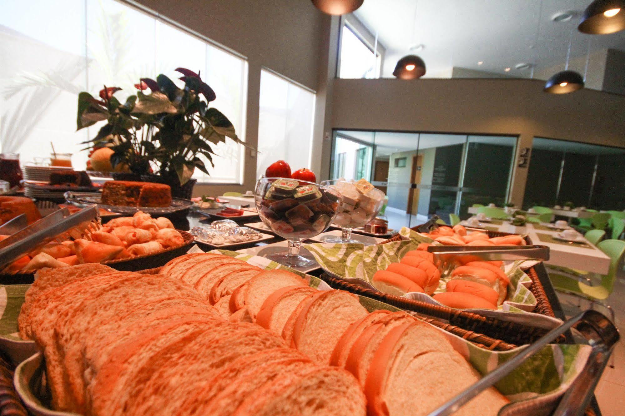 Gales Park Hotel Dourados Kültér fotó