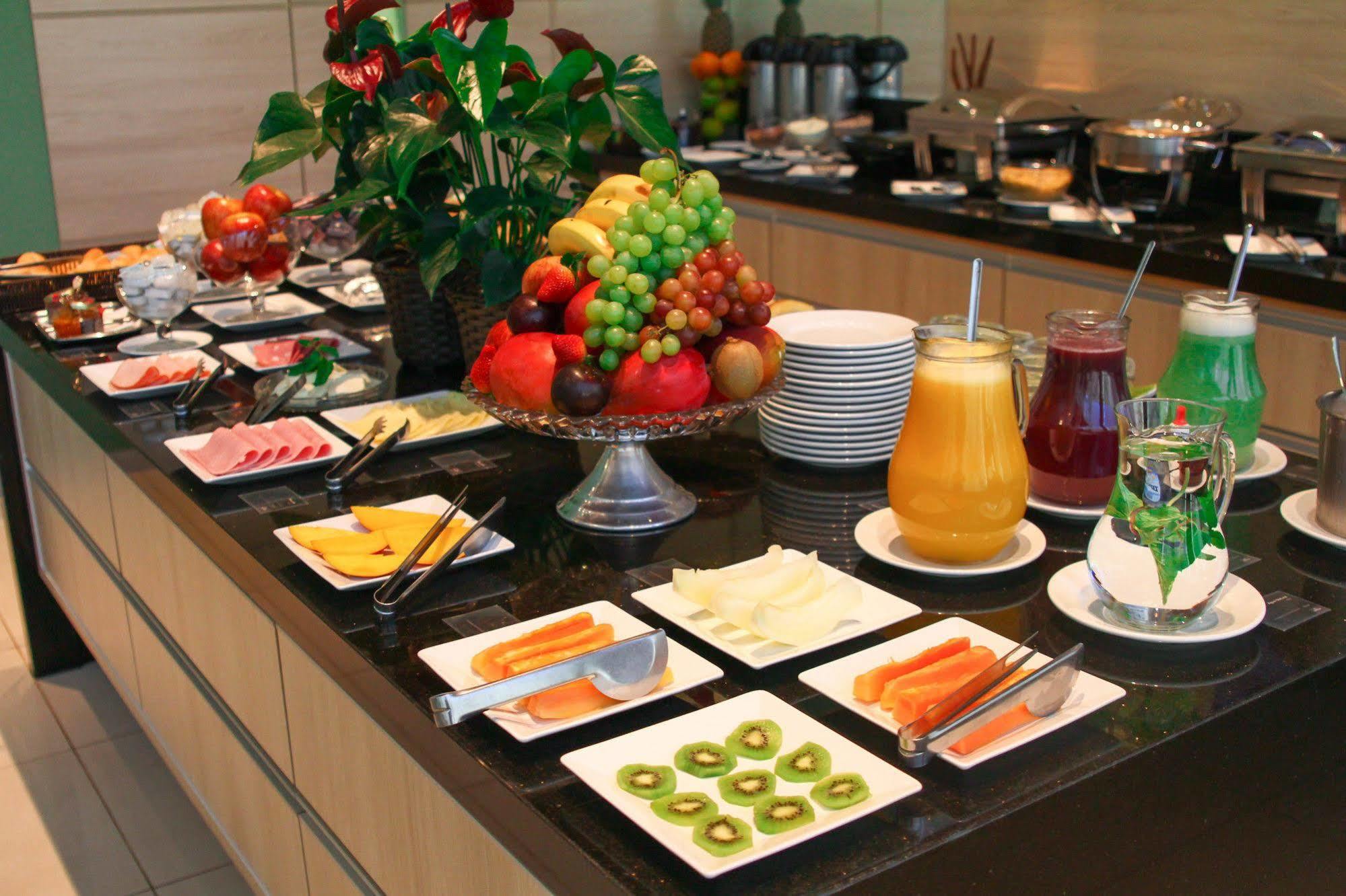 Gales Park Hotel Dourados Kültér fotó