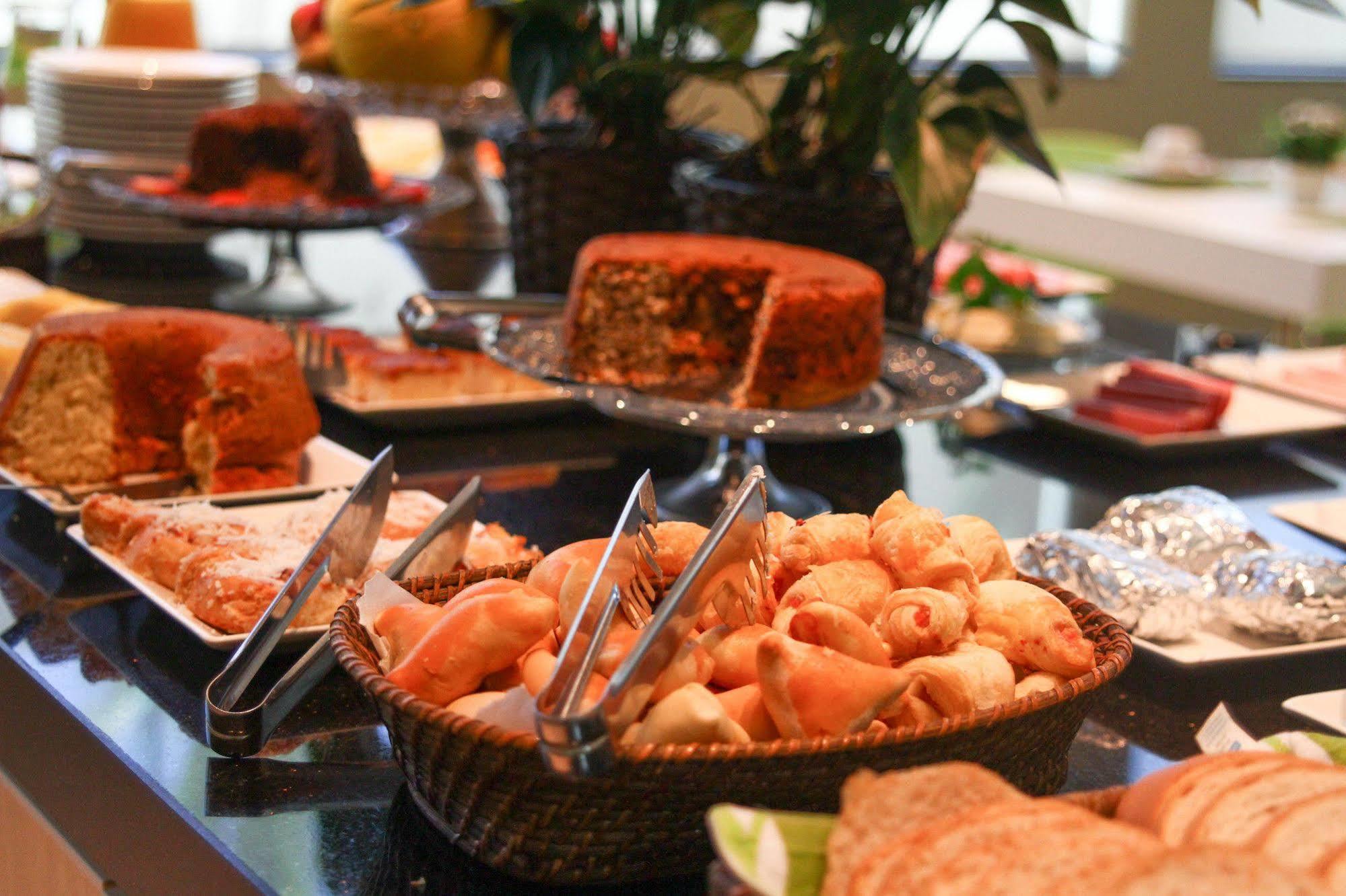 Gales Park Hotel Dourados Kültér fotó